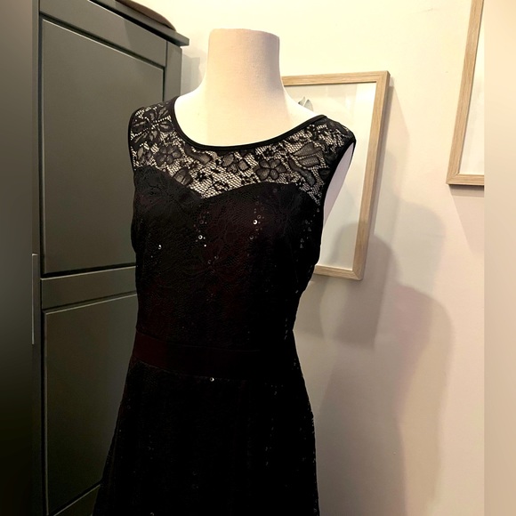 Ladies party dress. - Picture 4 of 4